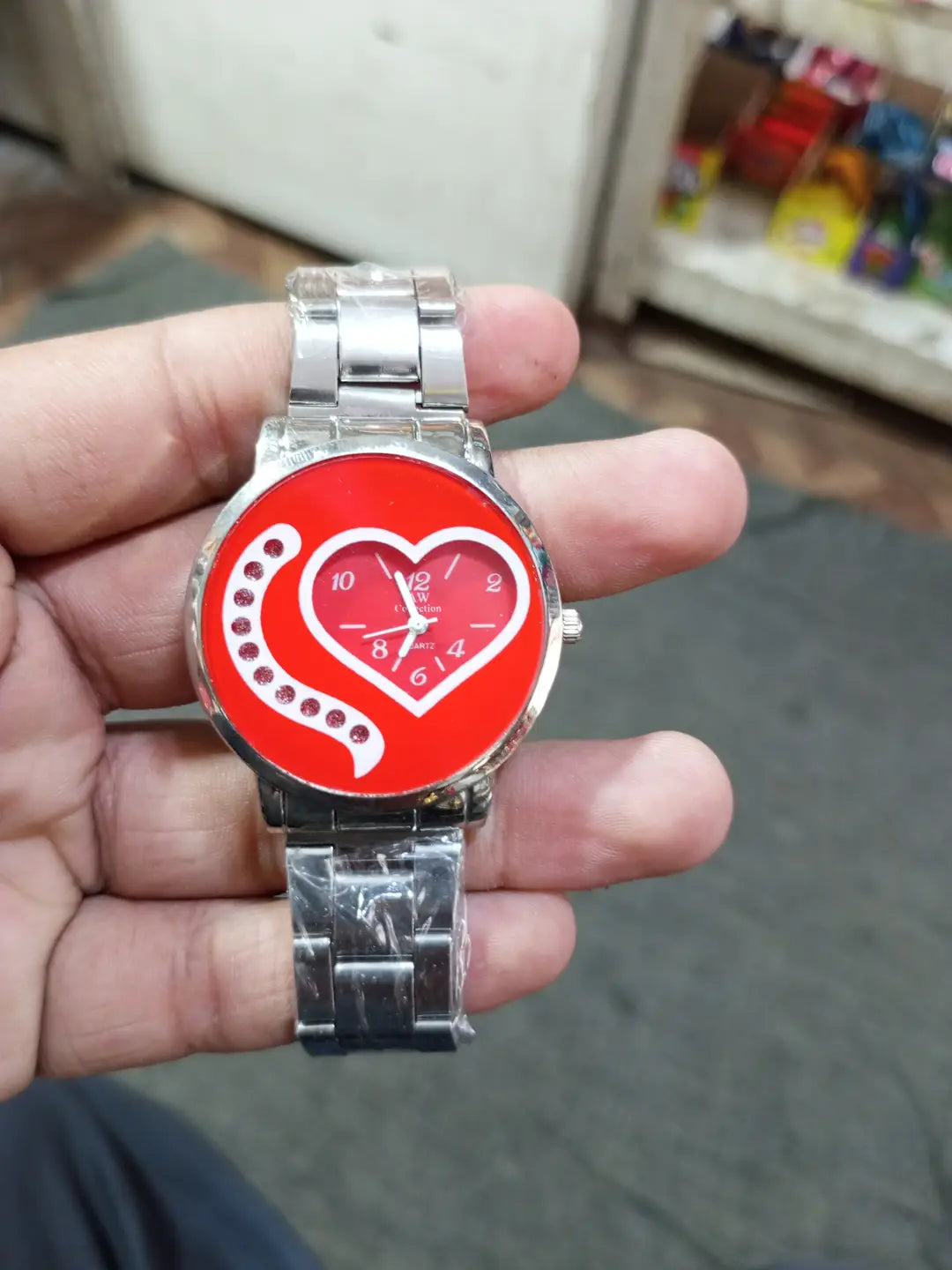 New stylish heart shape watch from womens red colour